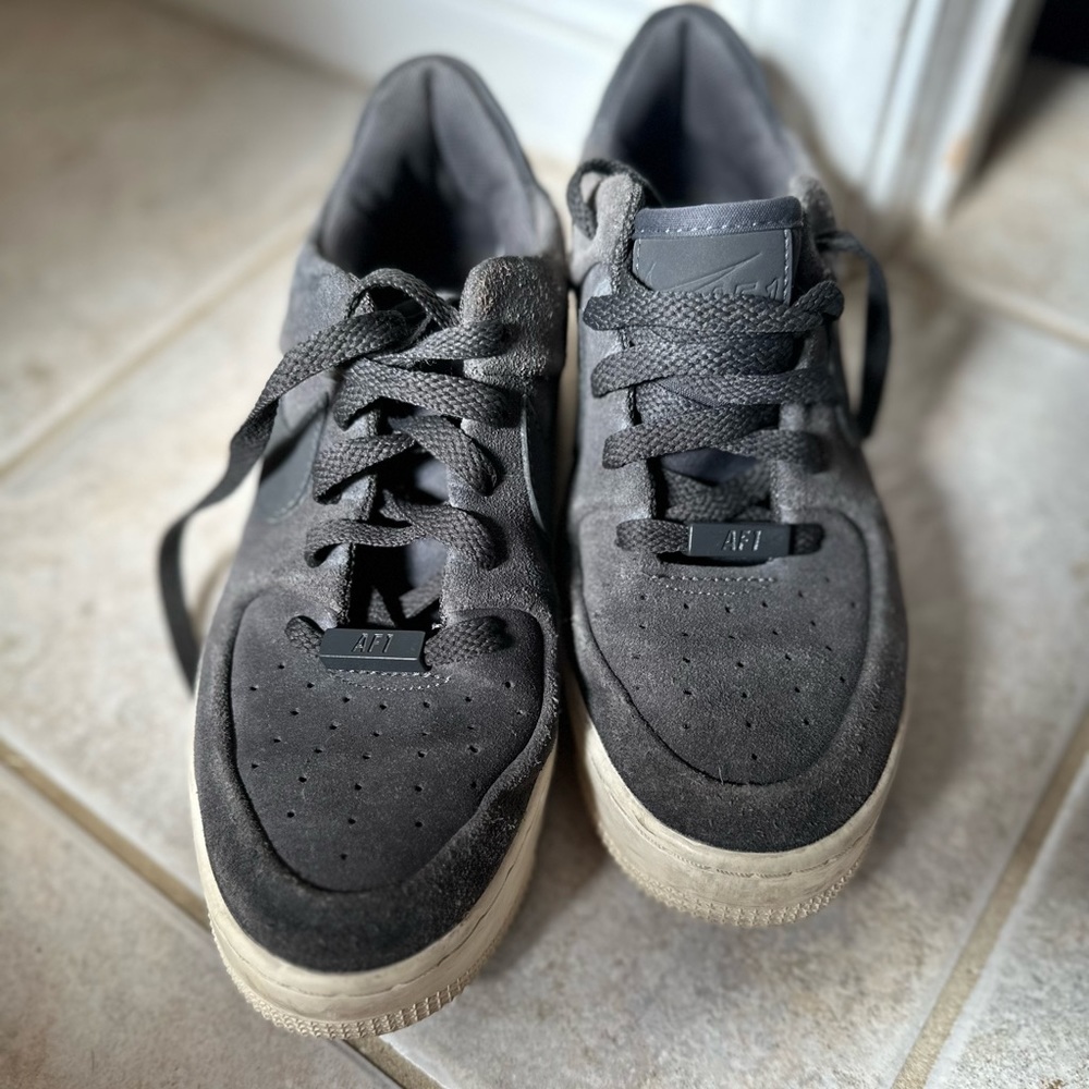 Grey suede platform AF1